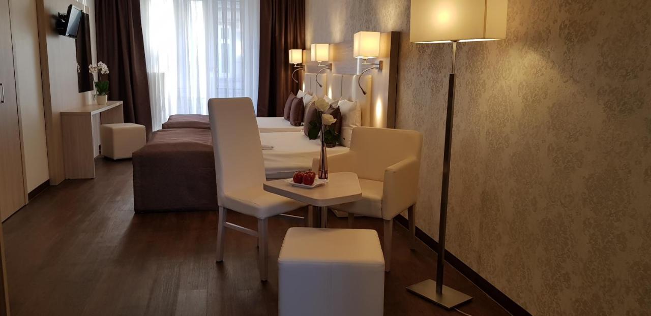 Deluxe Family Room
